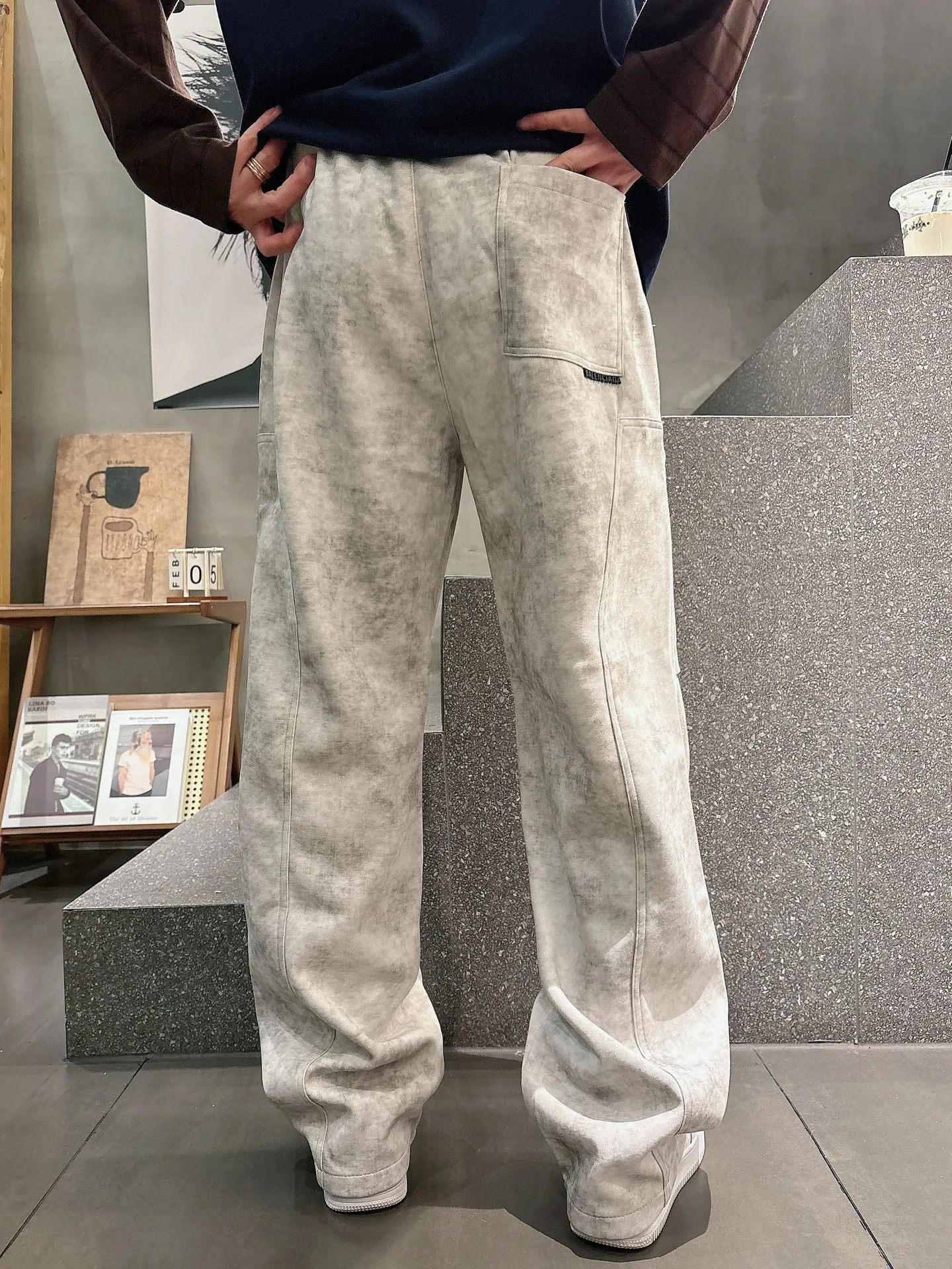 Balenciaga 🆕2026 Autumn and Winter New Arrival Casual Pants! The official website will be released simultaneously. Brand Classic LOGO casual pants, customized fabrics, excellent comfort and strong touch. Highly recognisable, perfect appearance and craftsmanship. Size:M-3XL
